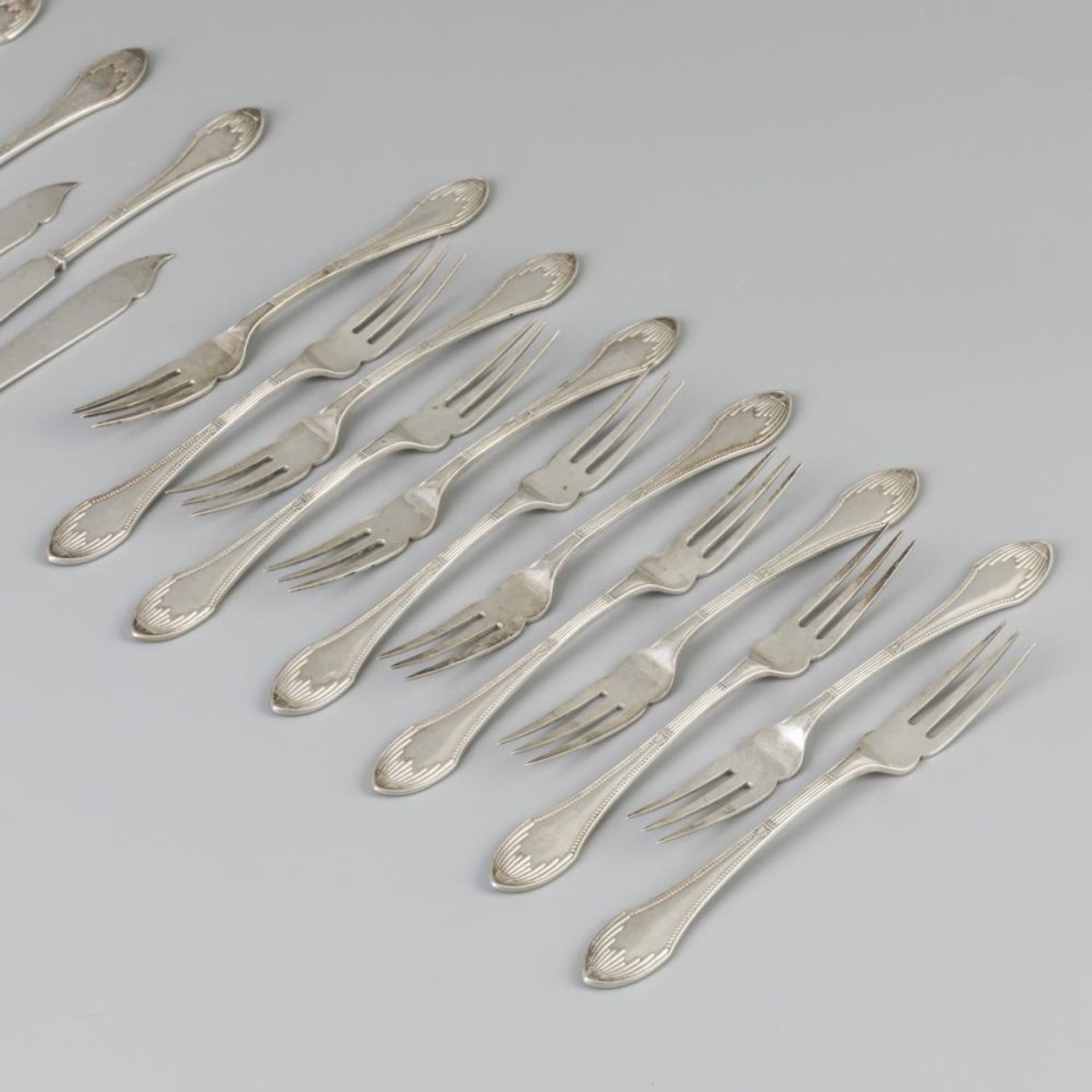 24 piece set silver fish cutlery. - Image 2 of 5