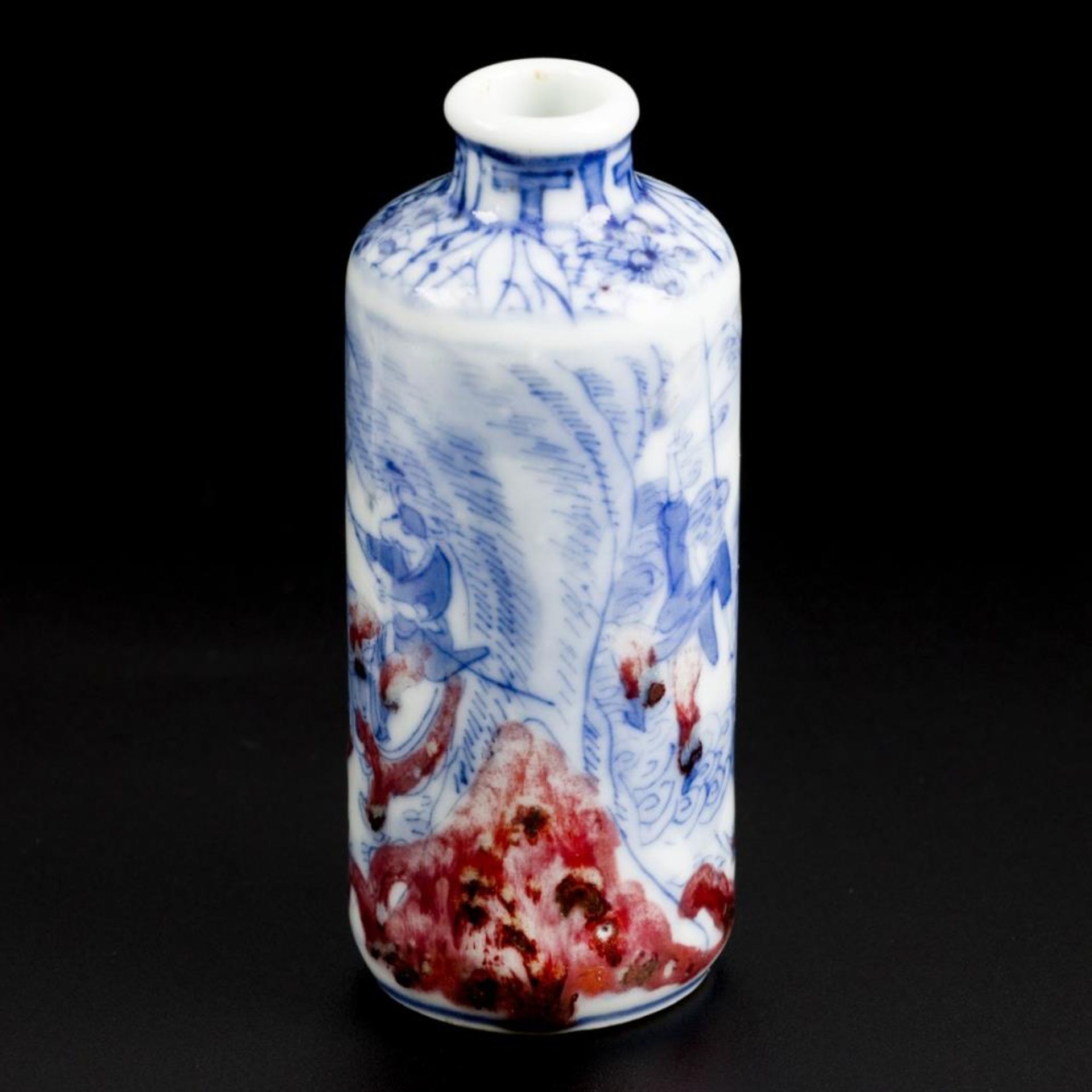A snuff bottle, red underglaze, China, 19th century. - Image 6 of 10