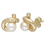 14K. Yellow gold earrings set with diamond and freshwater pearl.