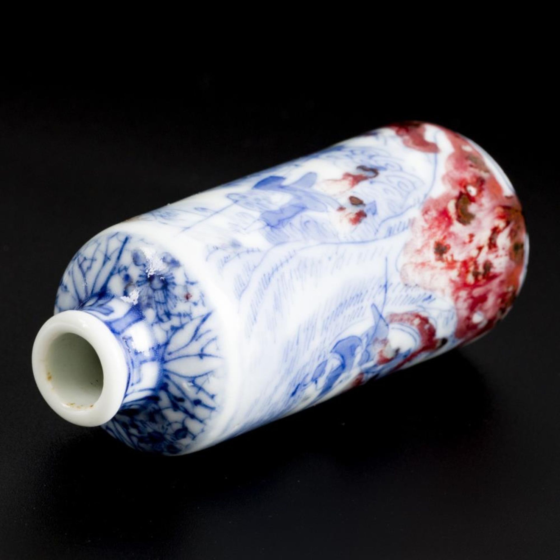 A snuff bottle, red underglaze, China, 19th century. - Image 10 of 10