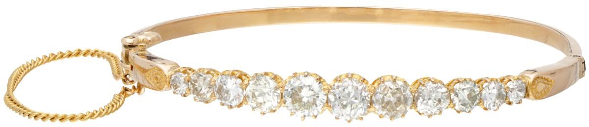 18K. Yellow gold antique bangle bracelet set with approx. 3.22 ct. diamond.