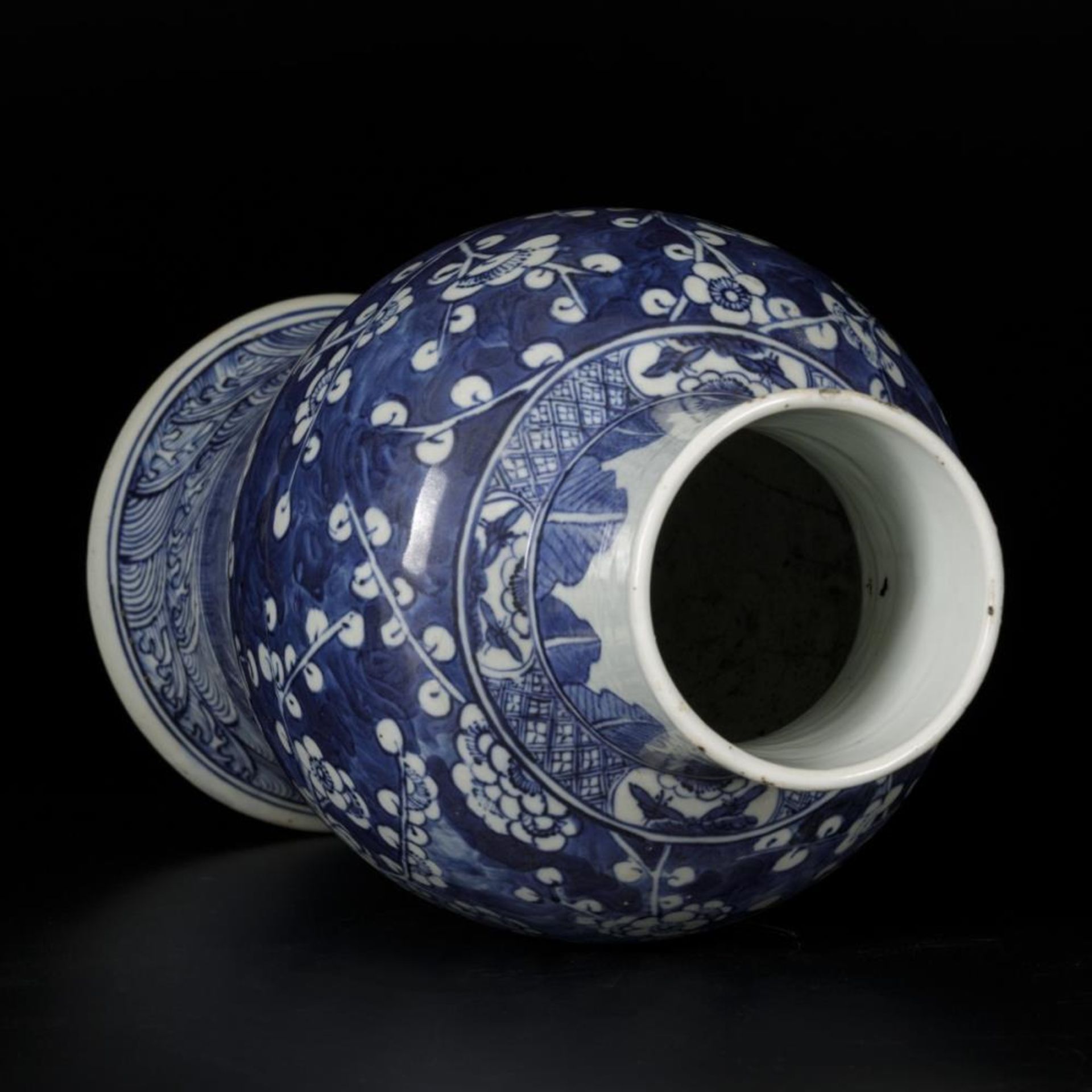 A porcelain vase with decor of prunus on broken ice, China, 19th century. - Image 16 of 18