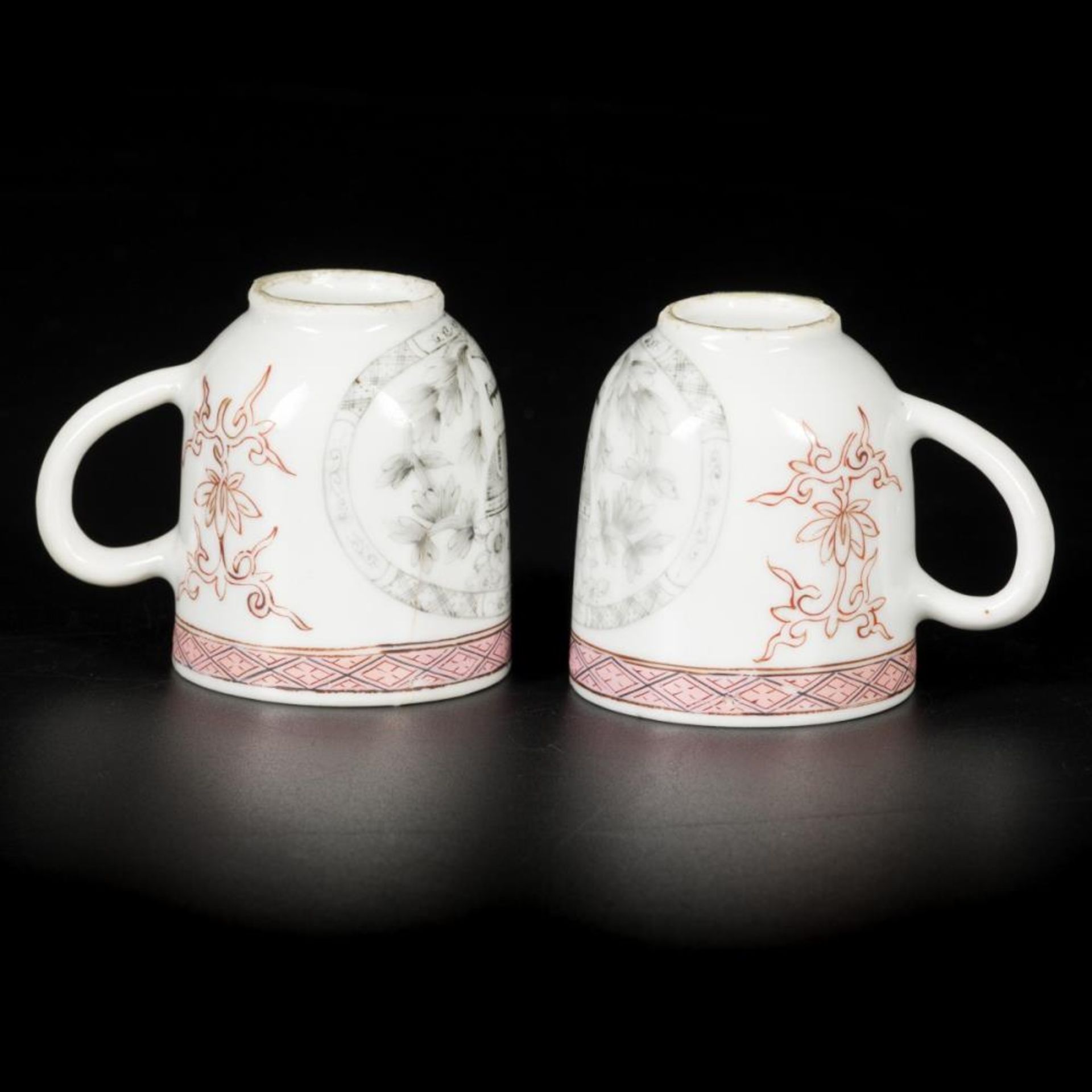 A lot comprised of (2) porcelain famille rose cups with handle, with grisaille Ballon decor, China, - Image 6 of 8