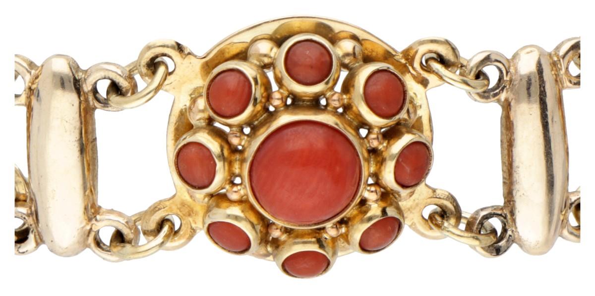 BLA 8K. yellow gold vintage bracelet set with approx. 5.12 ct. red coral. - Image 3 of 6