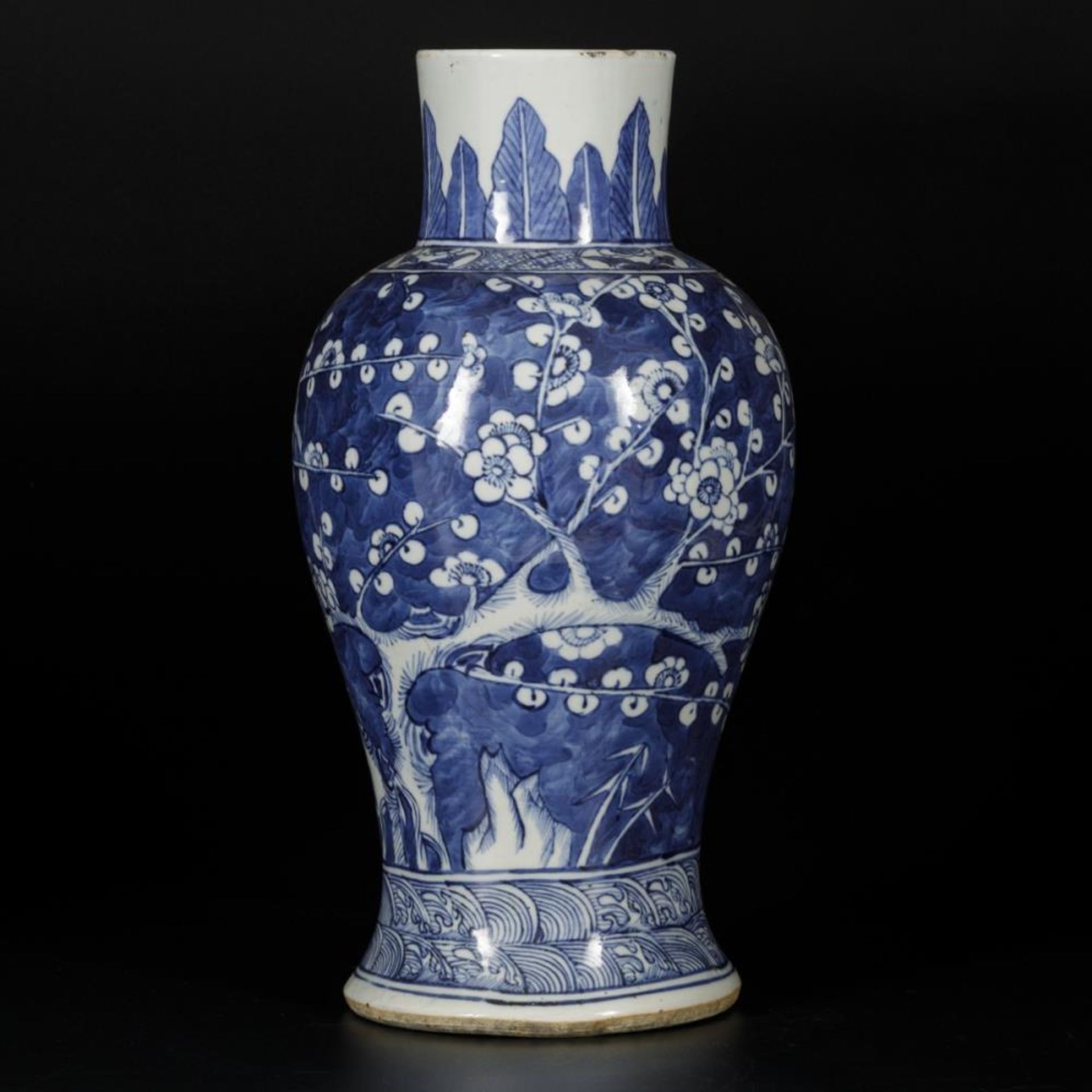 A porcelain vase with decor of prunus on broken ice, China, 19th century. - Image 2 of 18