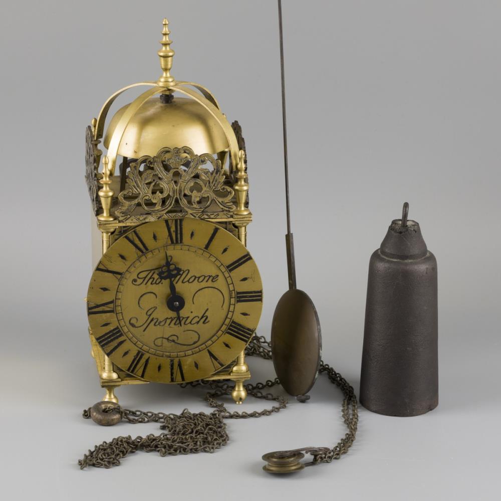 A brass English lantern clock, signed: Tho. Moore, Ipswich, 20th century.