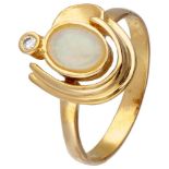 18K. Yellow gold ring set with approx. 0.42 ct. welo opal and diamond.