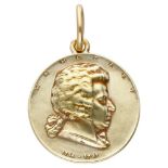 14K. Yellow gold vintage pendant depicting Wolfgang Amadeus Mozart by A. Hartig.