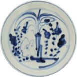 A porcelain plate with floral decor. Asia, 18th/19th century.