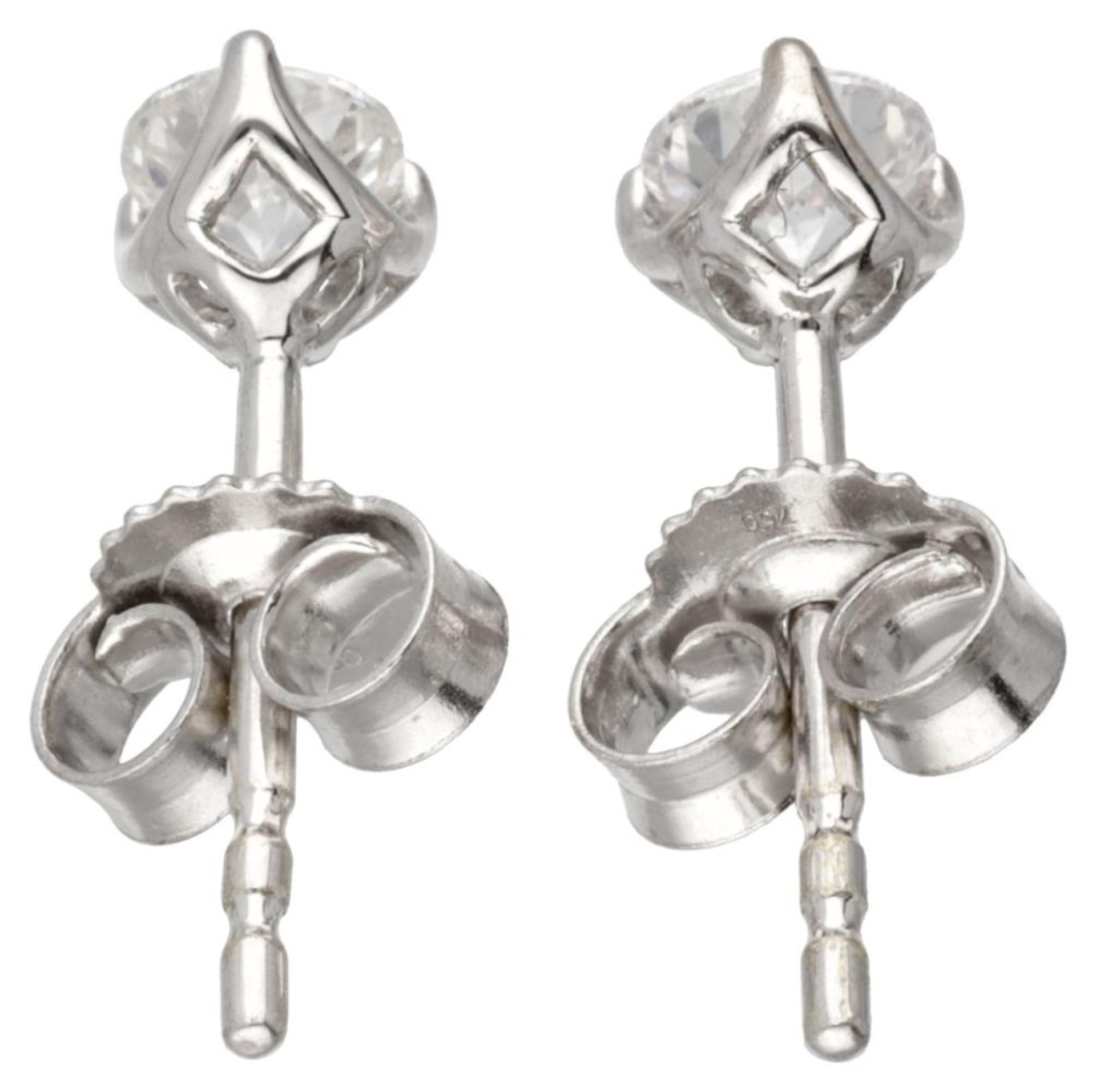 18K. White gold solitaire ear studs set with approx. 0.34 ct. diamond. - Image 3 of 4