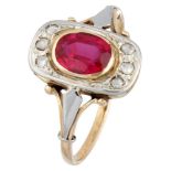 14K. Bicolor gold Art Deco ring set with synthetic ruby ​​and diamond.