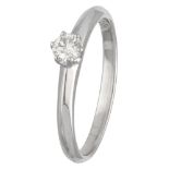 18K. White gold solitaire ring set with approx. 0.19 ct. diamond.