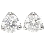 18K. White gold solitaire ear studs set with approx. 0.34 ct. diamond.