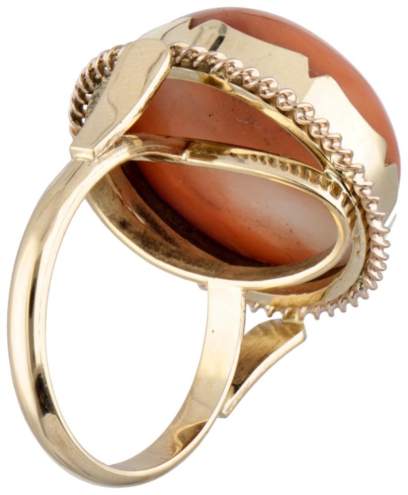 14K. Yellow gold vintage ring set with approx. 14.21 ct. red coral. - Image 3 of 4