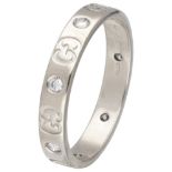 18K. White gold Gucci 'Icon' ring set with approx. 0.21 ct. diamond.