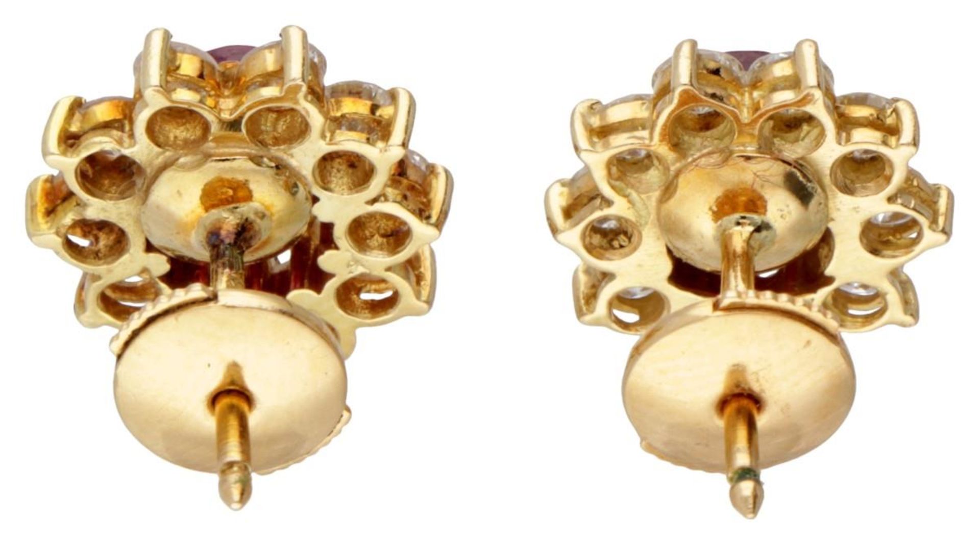 18K. Yellow gold cluster stud earrings set with approx. 0.80 ct. diamond and approx. 0.86 ct. ruby. - Image 3 of 6