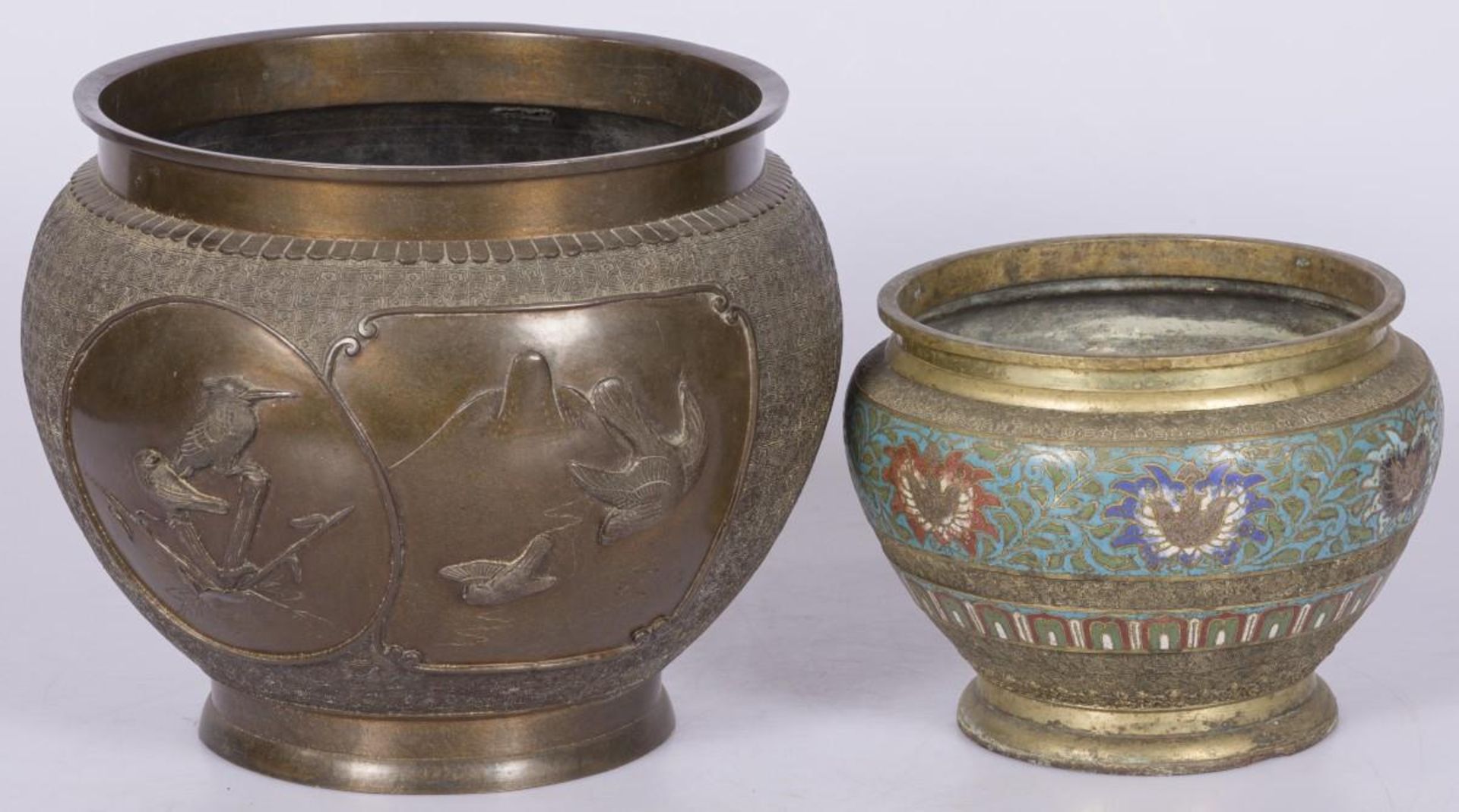 A lot comprising (2) various cachepots, China, 20th century.