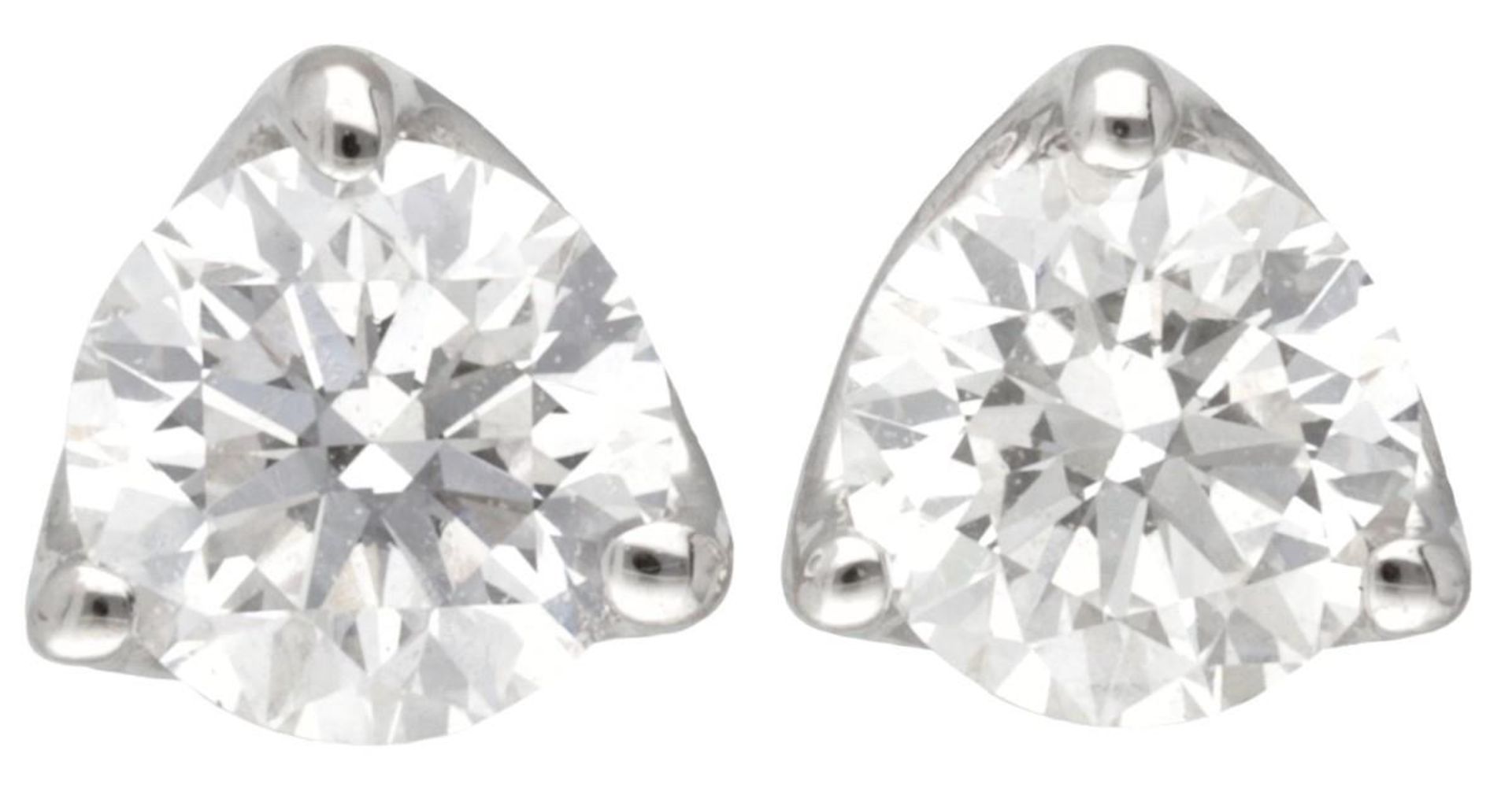 18K. White gold solitaire ear studs set with approx. 0.34 ct. diamond. - Image 2 of 4