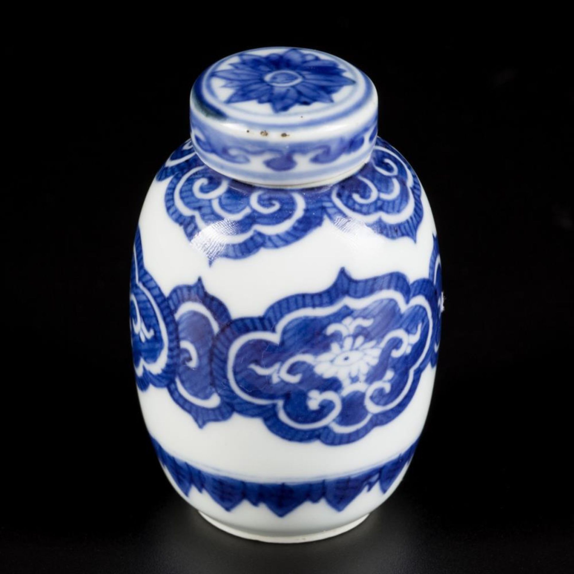 A porcelain lidded jar with floral decoration, marked Yu "jade", China, Kangxi. - Image 3 of 12
