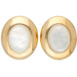 18K. Yellow gold Mauboussin ear studs set with mother-of-pearl.