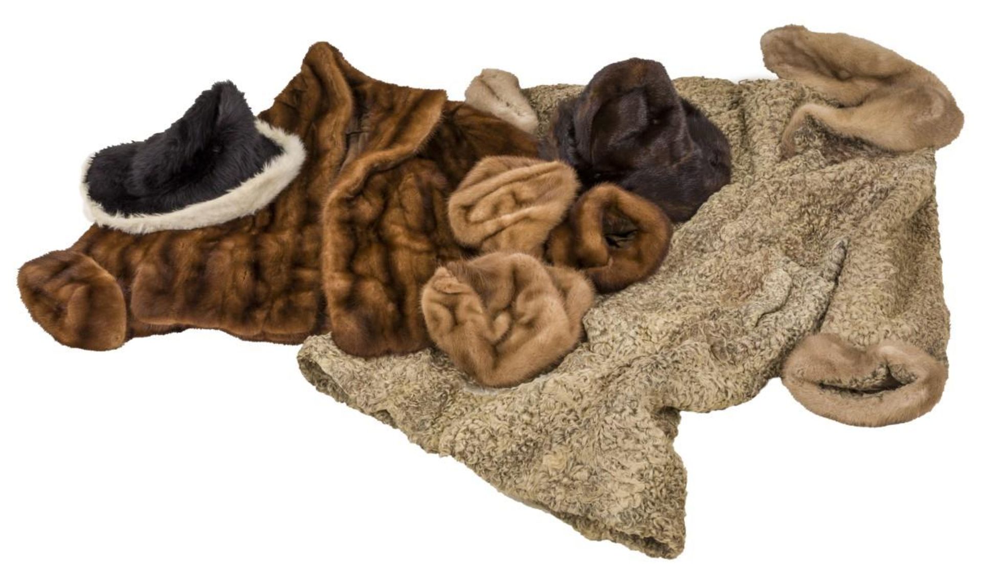 A lot comprising (3) various (faux) fur mantles, 20th century.