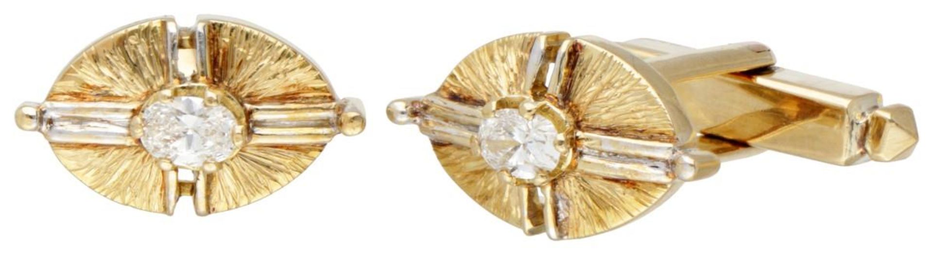 14K. Bicolor gold cufflinks set with approx. 0.65 ct. diamond.