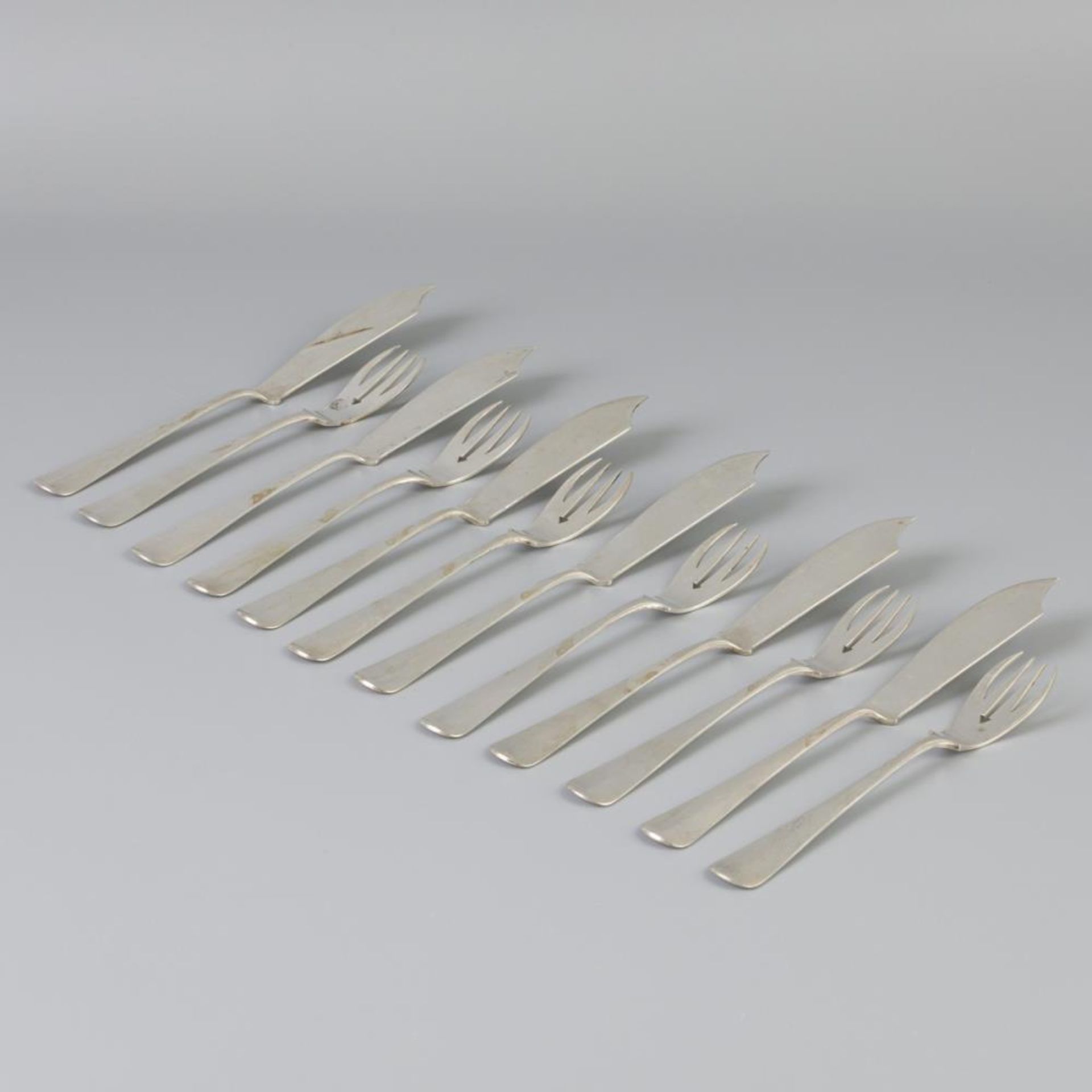 12 piece set fish cutlery "Haags Lofje" silver.