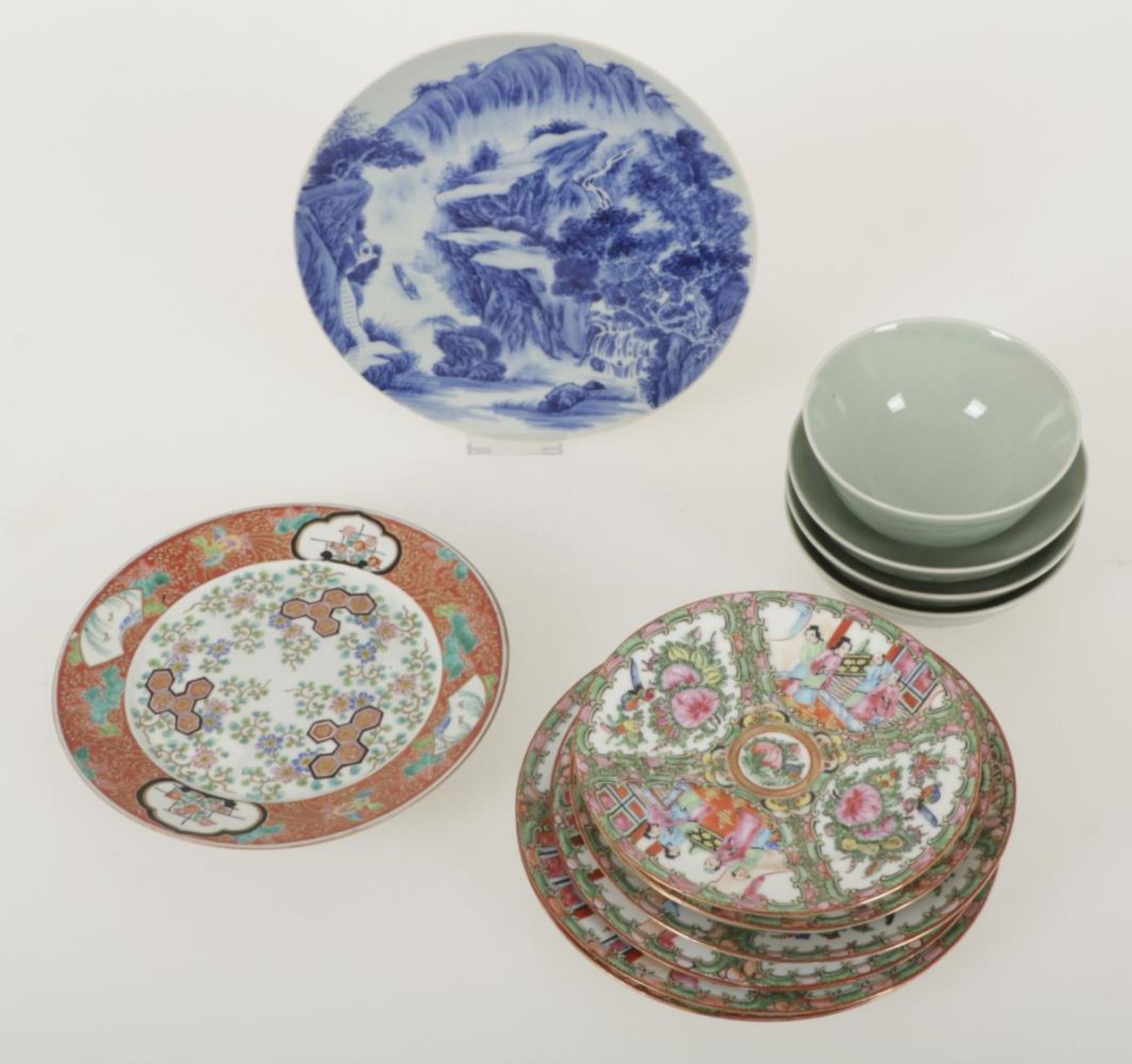 A large lot mixed porcelain Chinese plates and bowles. - Image 2 of 3