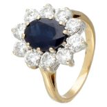 18K. Yellow gold cluster ring set with approx. 0.90 ct. diamond and approx. 1.31 ct. natural sapphir