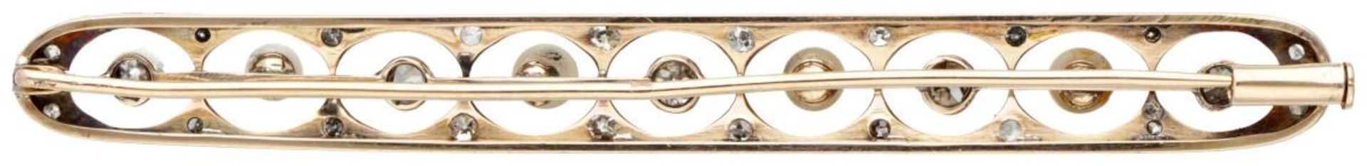 14K. Bicolor gold Art Deco bar brooch set with approx. 0.90 ct. diamond and pearls. - Bild 3 aus 3