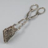 Biscuit tongs silver.