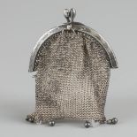 Bracket purse silver.