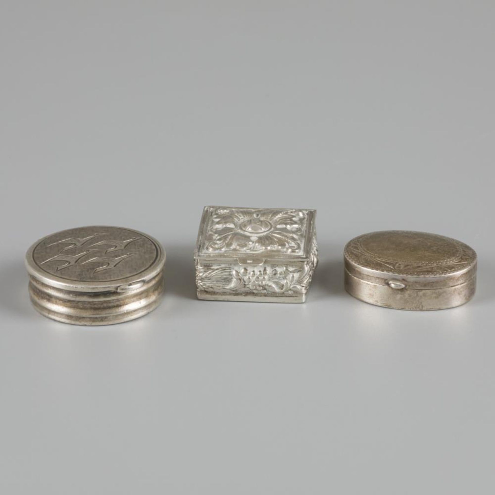 3-piece lot pillboxes silver.