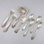 8-piece cutlery set silver.