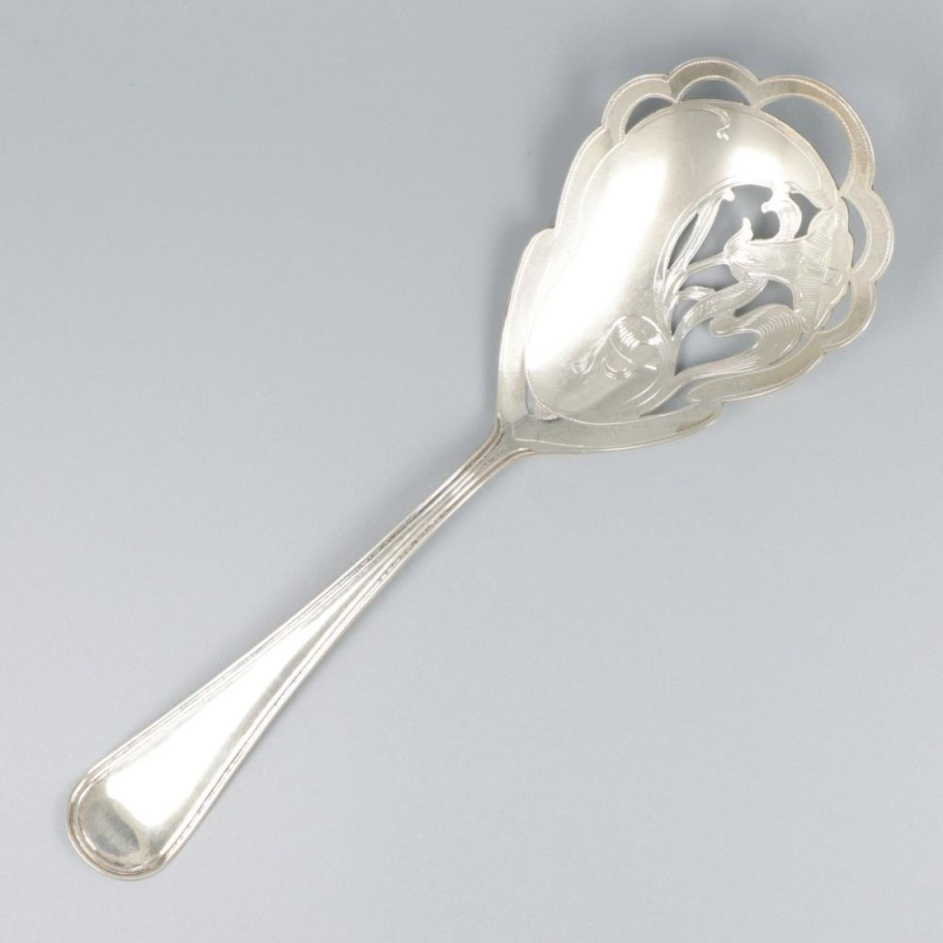 Wet fruit scoop silver.