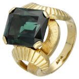 14K. Yellow gold cocktail ring set with approx. 11.86 ct. synthetic green spinel.