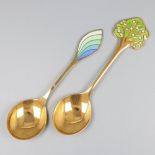 2-piece lot year spoons (Germany Robbe & Berking 1984 & 1989) silver.