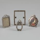 4-piece lot picture frames silver.