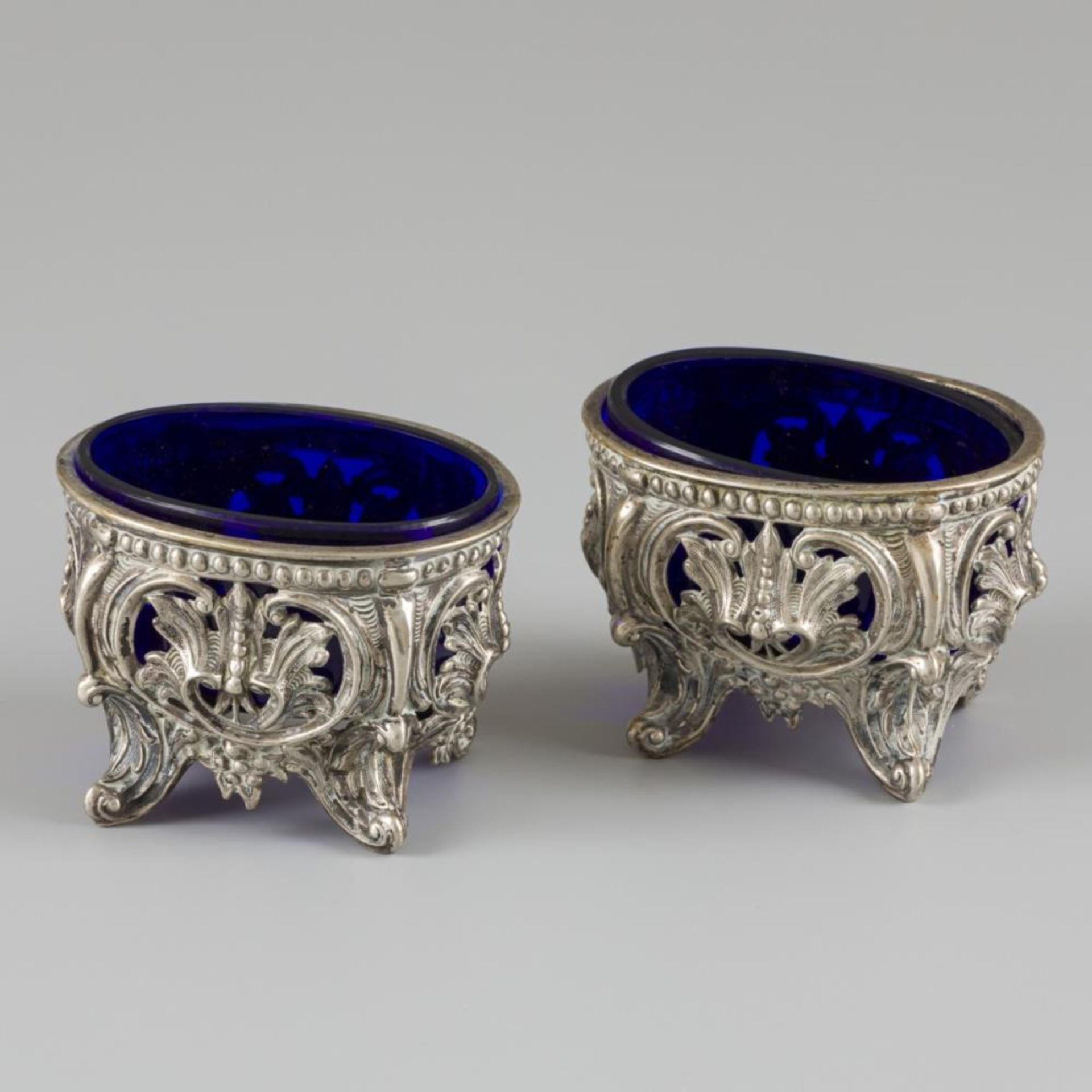 2-piece set of salt cellars silver.