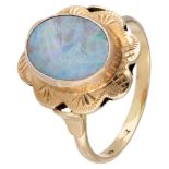14K. Yellow gold vintage ring set with an opal triplet.