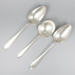 3-piece set of ladles "Hollands Puntfilet" silver.