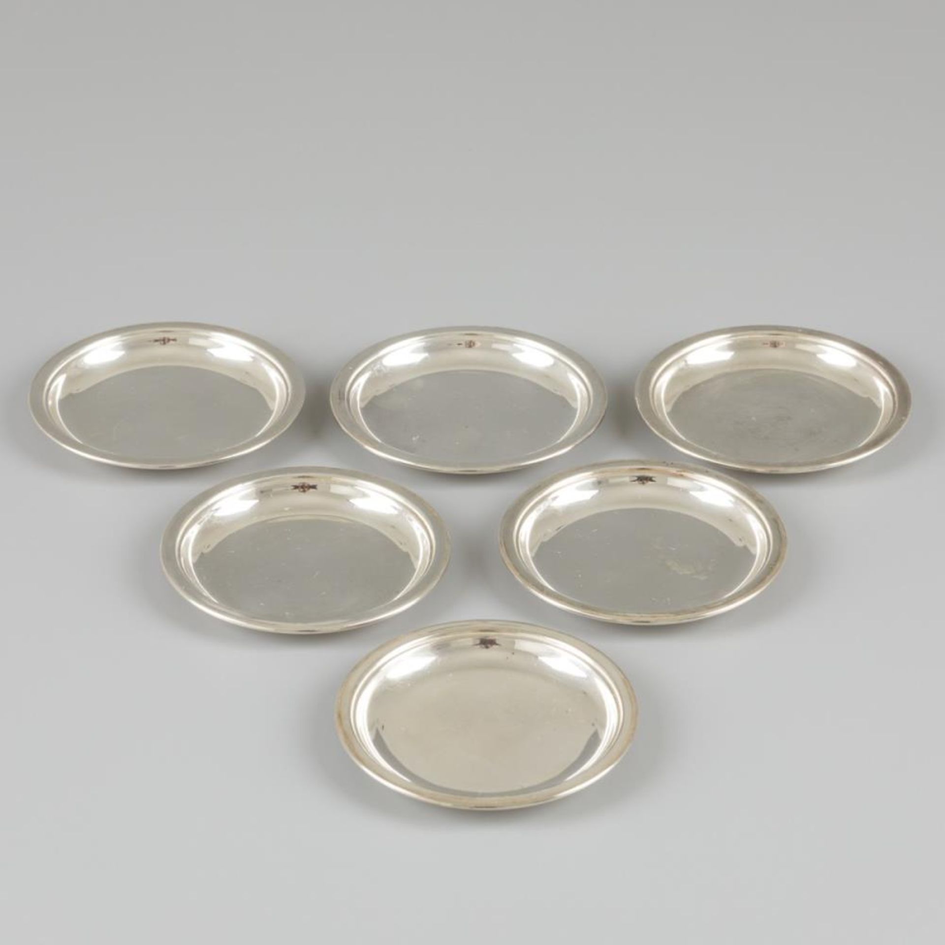 6-piece set of coasters silver.