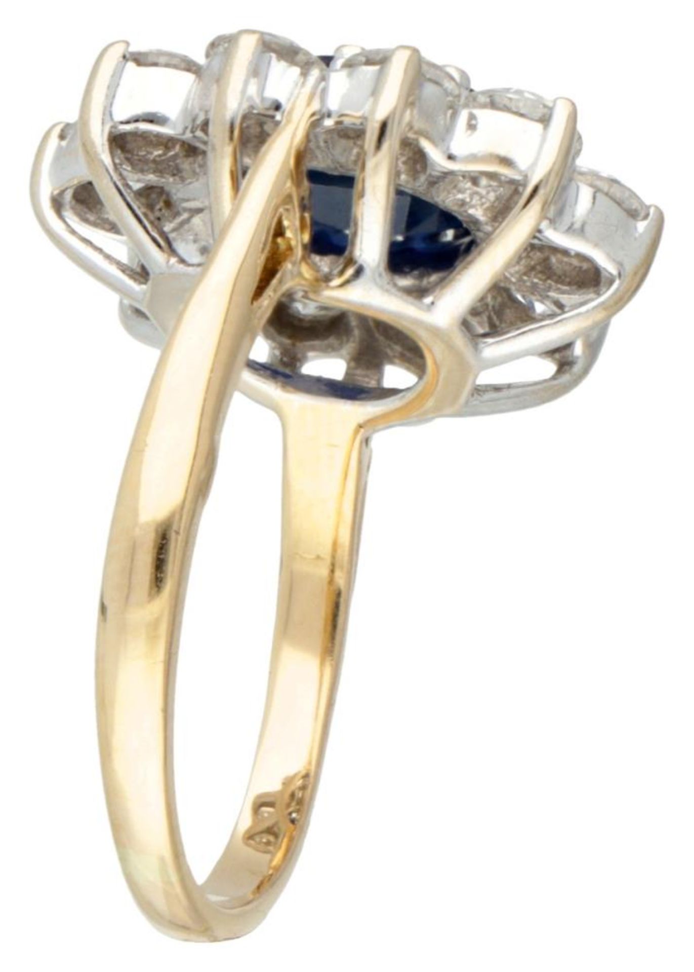 18K. Yellow gold cluster ring set with approx. 0.90 ct. diamond and approx. 1.31 ct. natural sapphir - Bild 2 aus 2