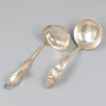 2-piece lot of cream spoons silver.