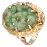 14K. Yellow gold vintage ring set with floral carved jade.