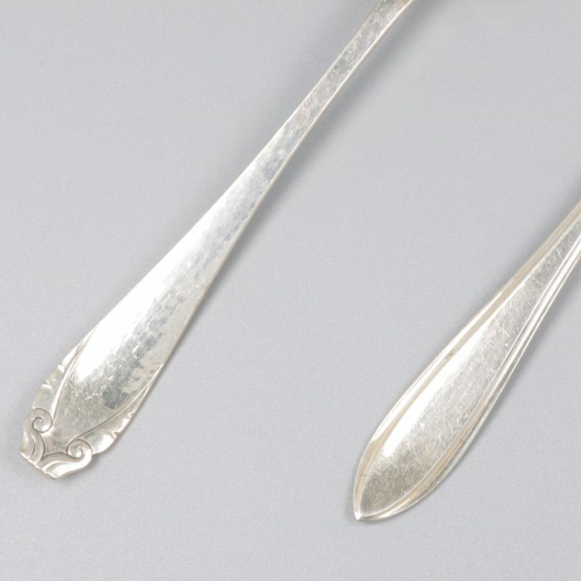 2-piece lot of silver cake scoops. - Bild 3 aus 6