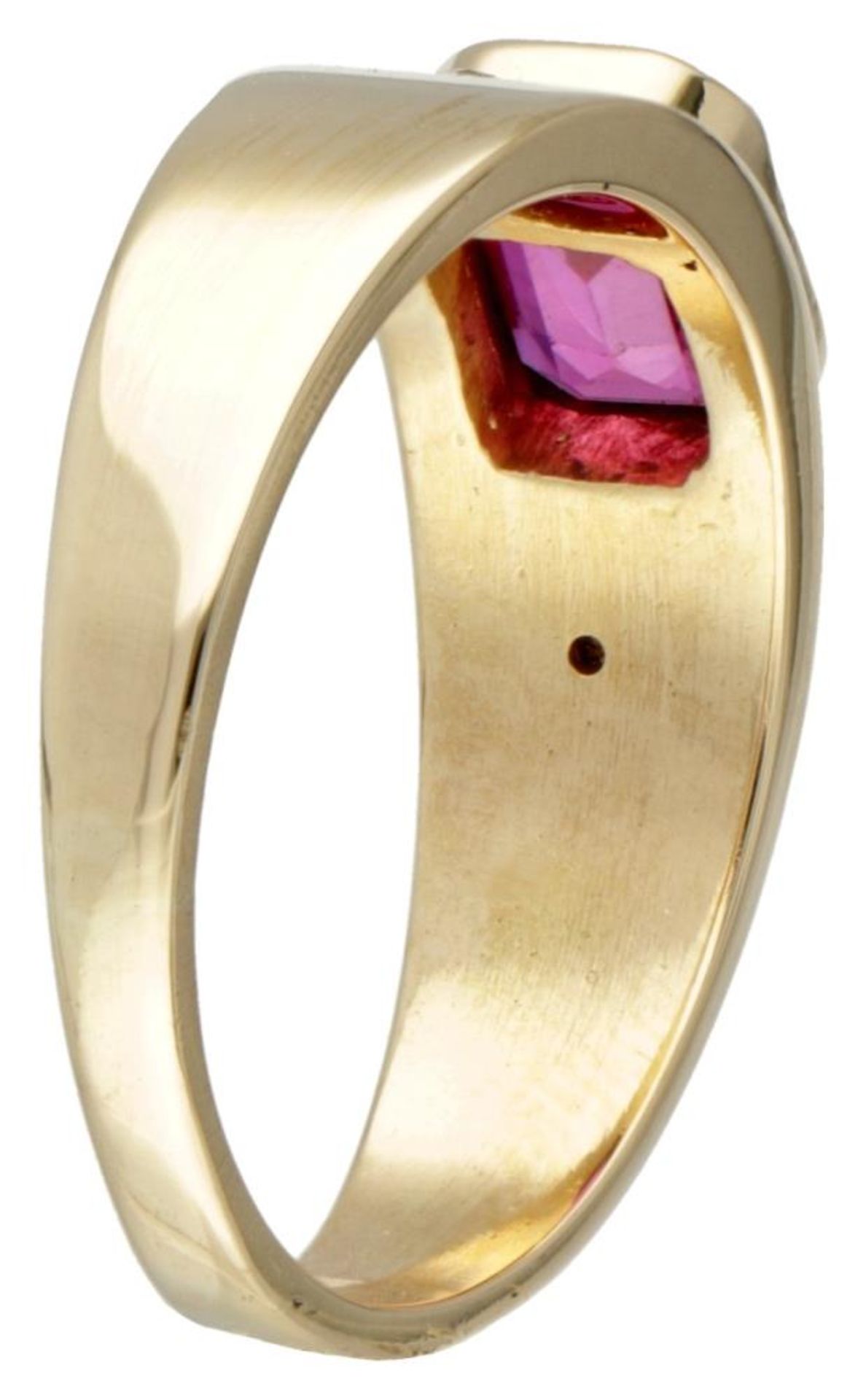 14K. Yellow gold vintage ring set with approx. 1.63 ct. synthetic ruby ​​and diamond. - Bild 2 aus 2