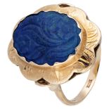 14K. Yellow gold vintage ring set with carved lapis lazuli.