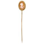 14K. Yellow gold pin set with a cameo.