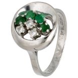 14K. White gold ring set with approx. 0.32 ct. emerald and approx. 0.09 ct. diamond.